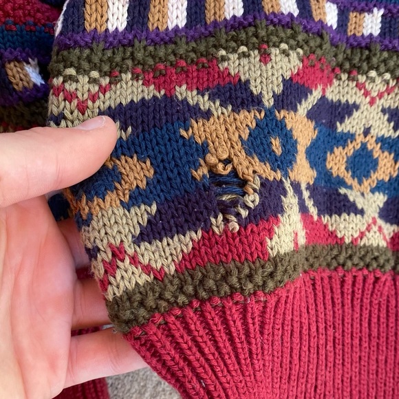 90s Vintage Knights of Round Table Pattern Knit Sweater - Picture 5 of 8